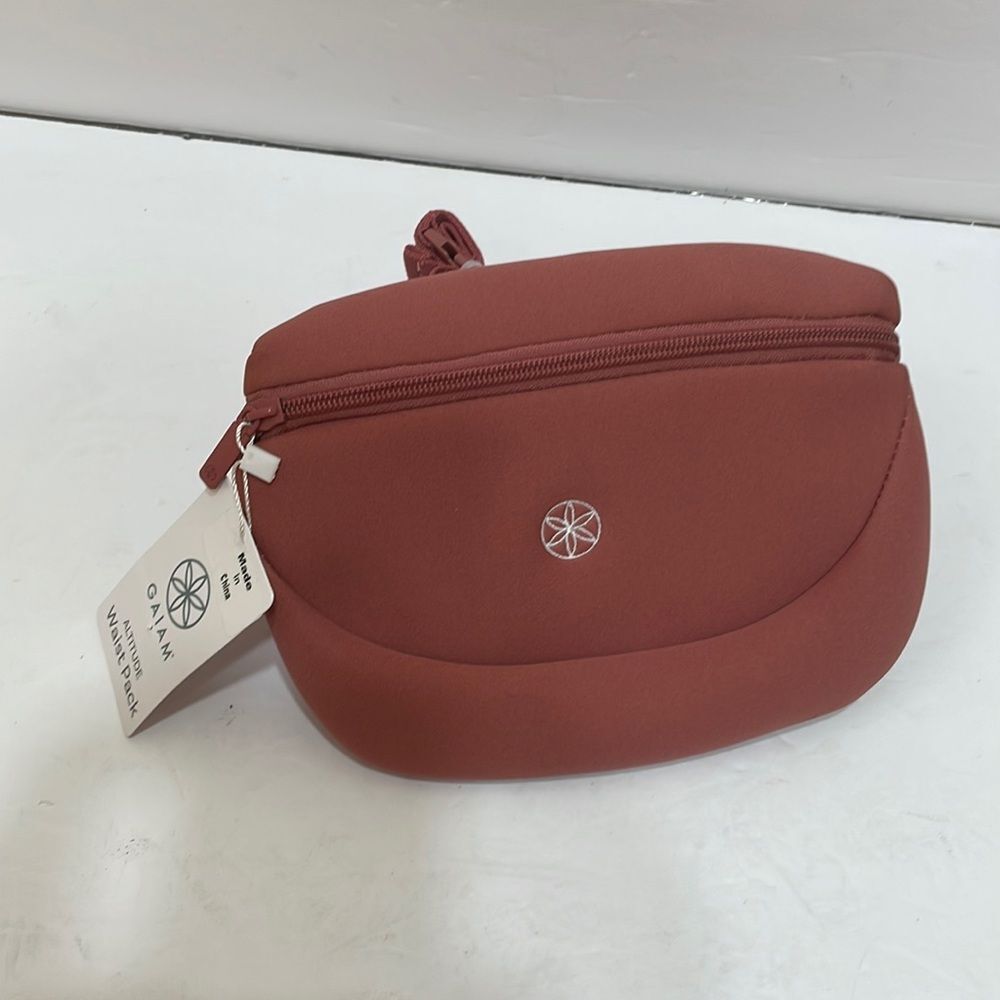 NEW WITH TAGS GAIAM ALTITUDE‎ WAIST PACK